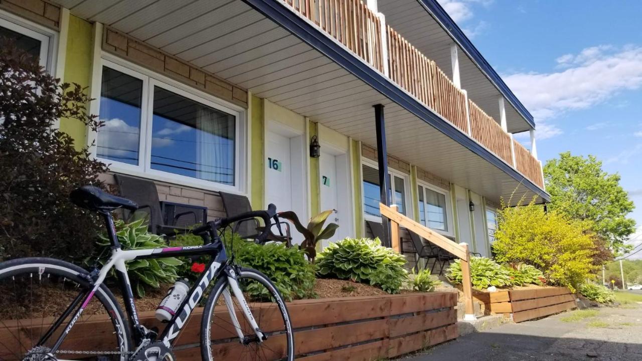 Auberge Happy Logis Lac-Etchemin Exterior photo