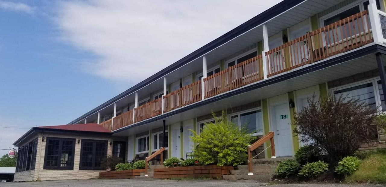 Auberge Happy Logis Lac-Etchemin Exterior photo